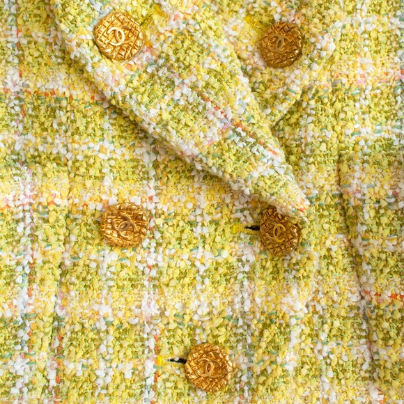 Iconic Chanel Vintage Spring/Summer 1994 Yellow Gold Tweed 94P Jacket - Picture 10 of 17
